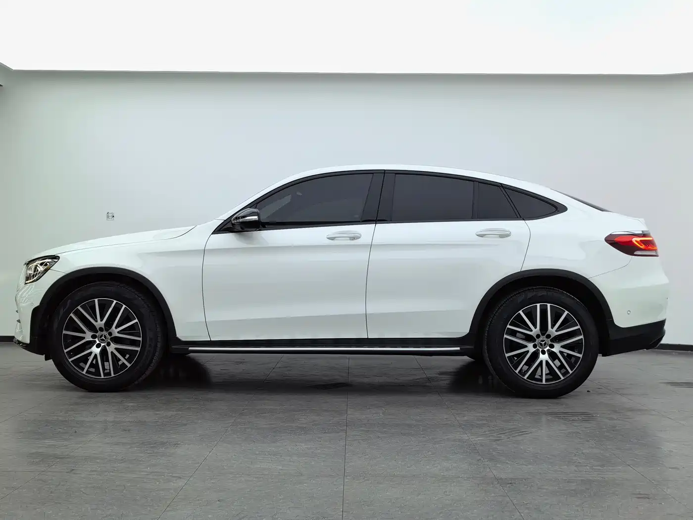 Mercedes-Benz GLC Coupe 2020 GLC 300 4MATIC Coupe SUV фото 8