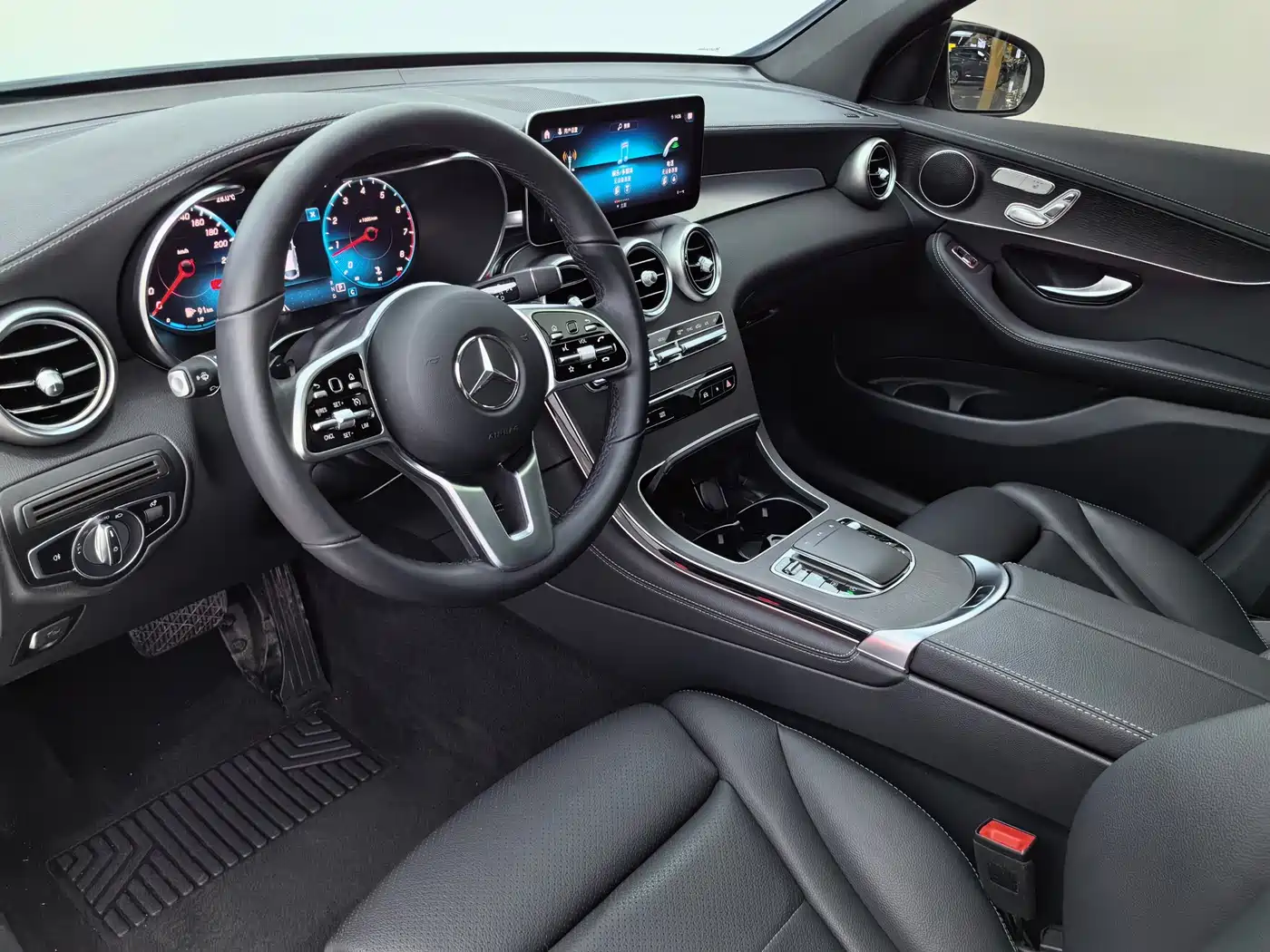 Mercedes-Benz GLC Coupe 2020 GLC 300 4MATIC Coupe SUV фото 17
