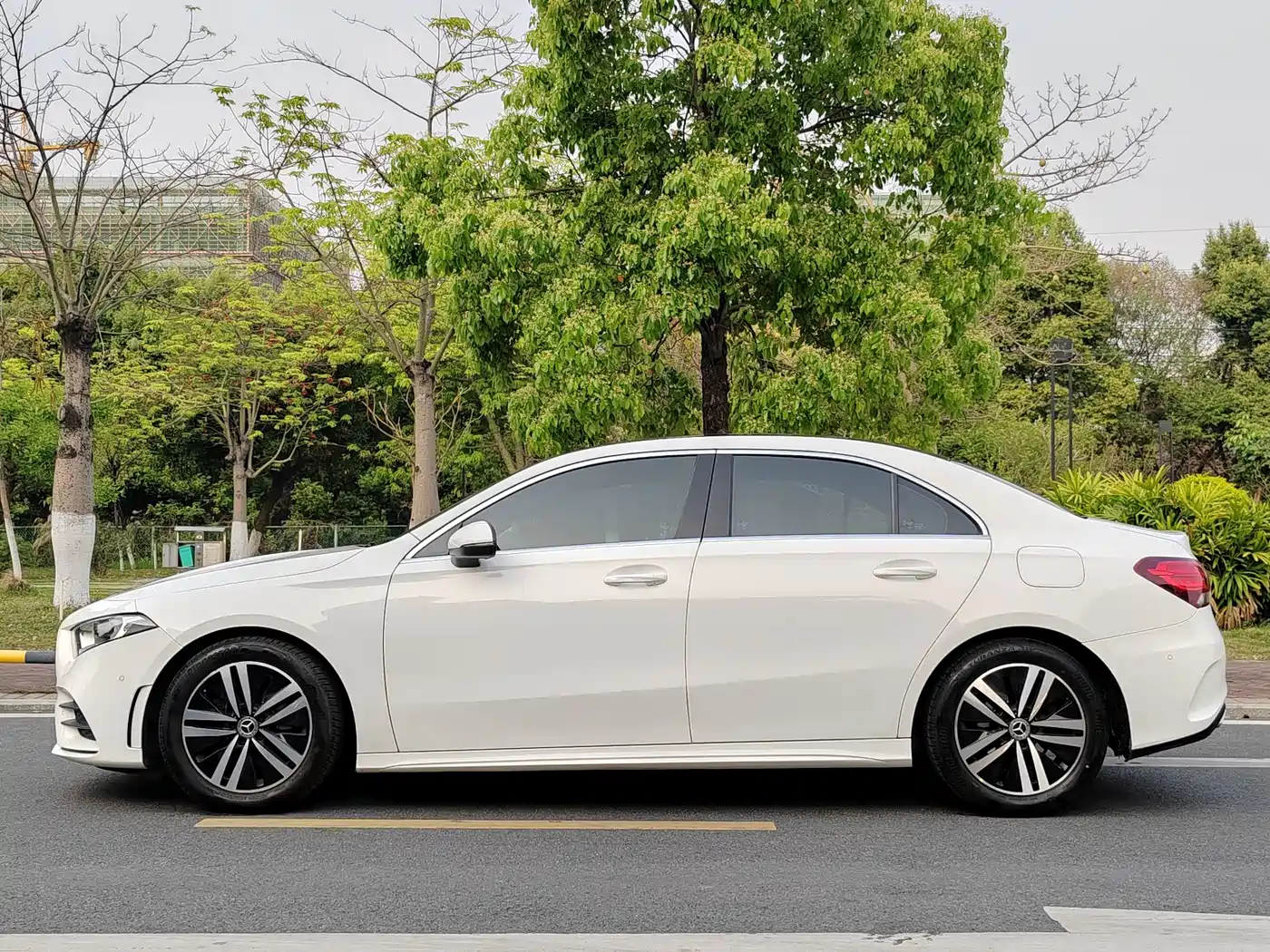Mercedes-Benz A-Class 2019 A 180 L Sport Sedan фото 16