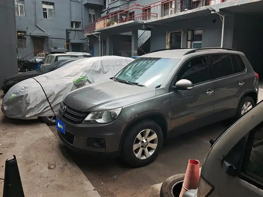 Volkswagen Tiguan 2010 1.8TSI Automatic 2WD Trend фото 2