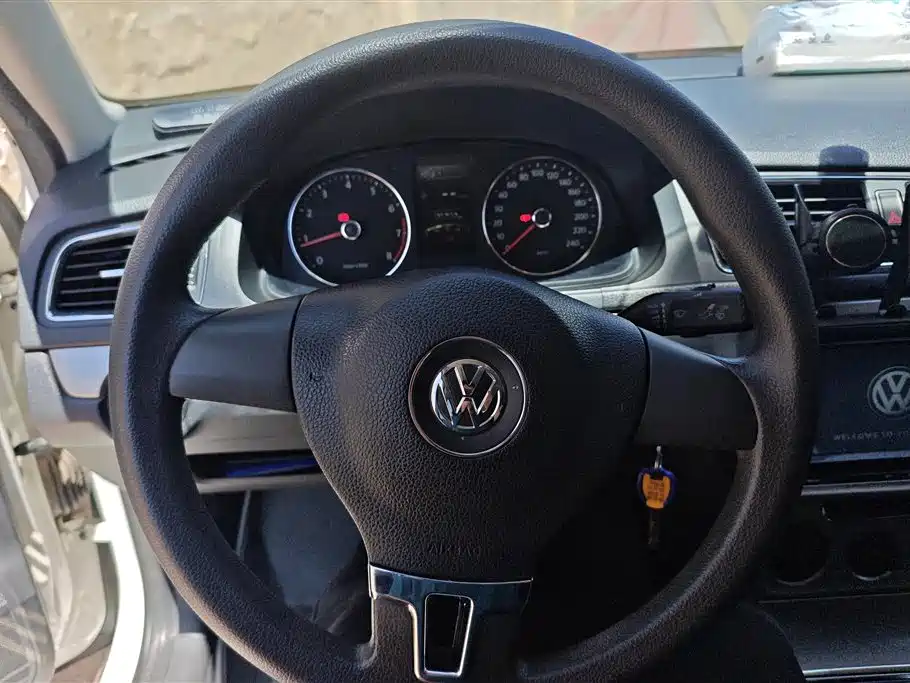 Volkswagen Lavida 2013 Facelift Classic 1.6L Manual Comfort фото 15