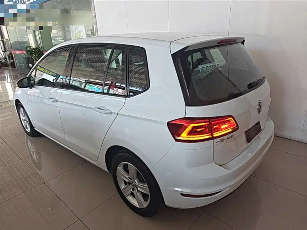 Volkswagen Golf Sportsvan 2016 1.6L Automatic Comfort фото 5