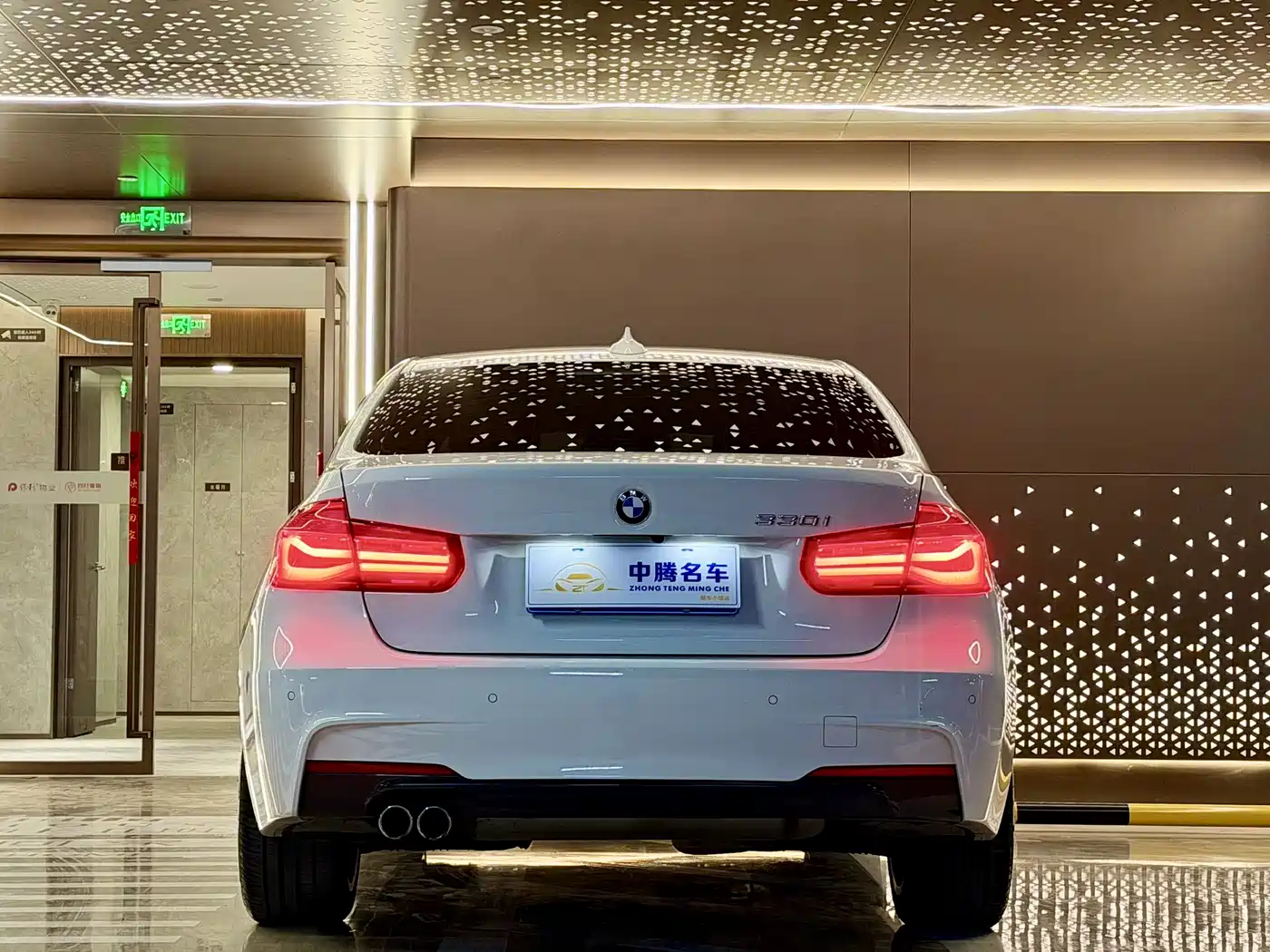 BMW 3 Series 2017 330i M Sport фото 32