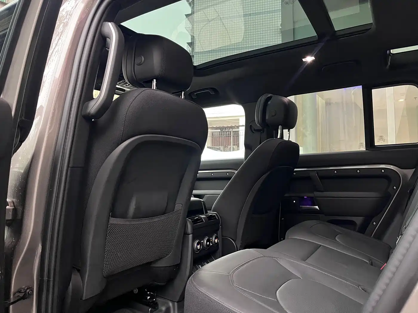 Land Rover Defender 2025 110 3.0T P400 X фото 9