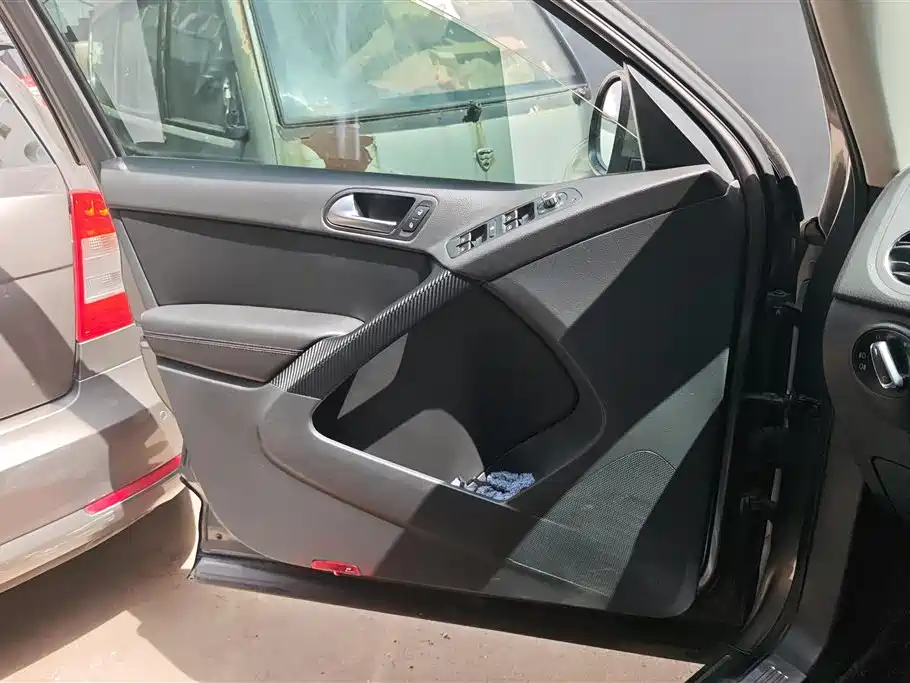 Volkswagen Tiguan 2010 1.8TSI Automatic 2WD Trend фото 7