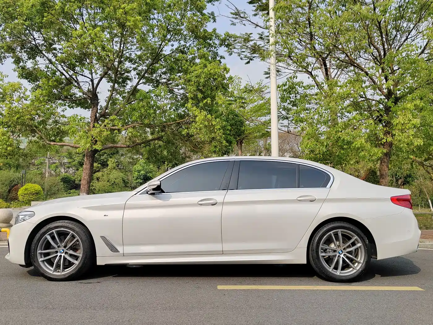BMW 5 Series 2020 525Li M Sport Package фото 17