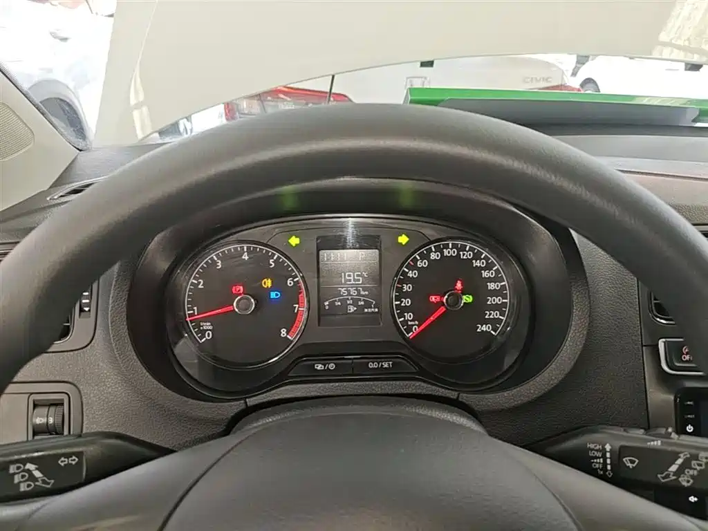 Volkswagen Polo 2018 1.5L Auto Safe Drive фото 12
