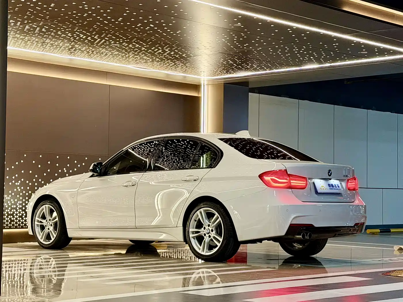 BMW 3 Series 2017 330i M Sport фото 33