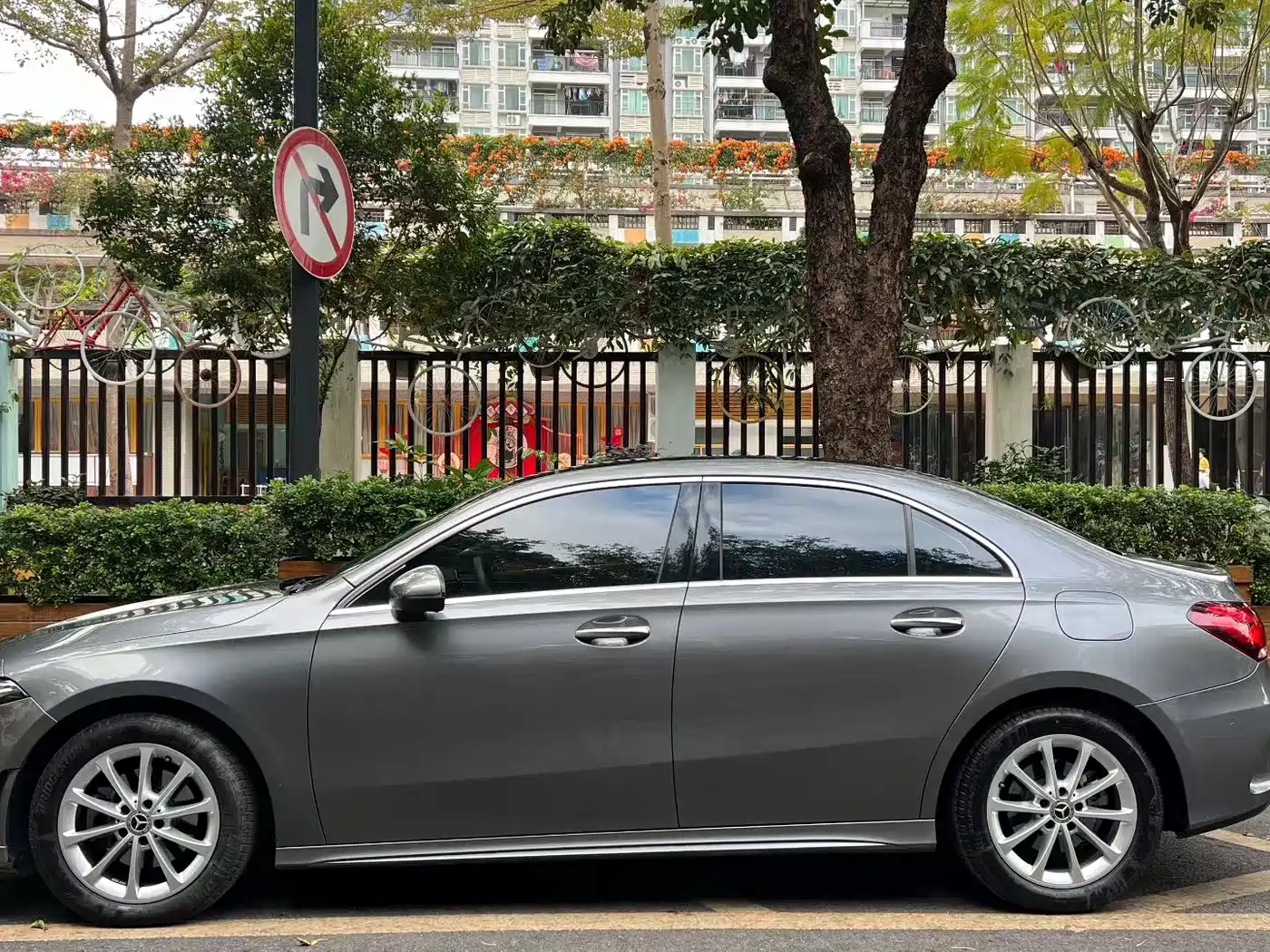 Mercedes-Benz A-Class 2022 Facelift A 200 L Sport Sedan Dynamic фото 5