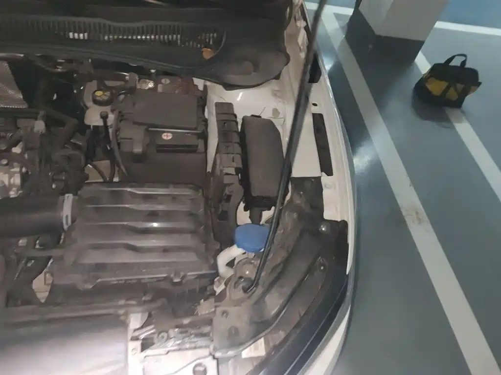 Volkswagen Polo 2023 Facelift Plus 1.5L Auto Chroma Tech Edition фото 22