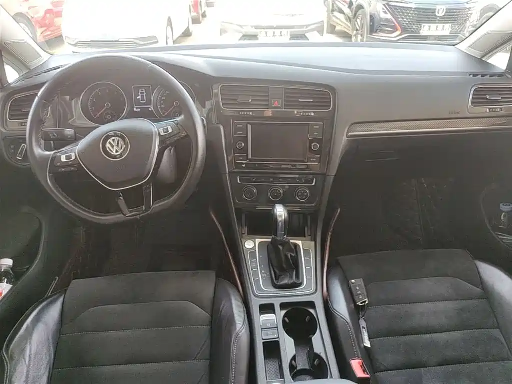 Volkswagen Golf 2018 230TSI Automatic Luxury фото 10