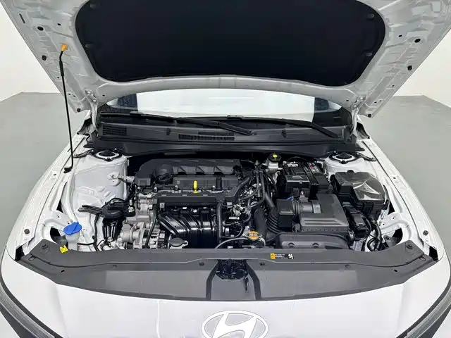 Hyundai Elantra 2023 1.5L CVT GLX Elite Edition фото 17