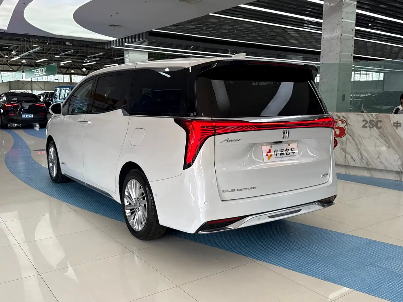 Buick Century 2025 2.0T 7-Seater World Edition фото 4