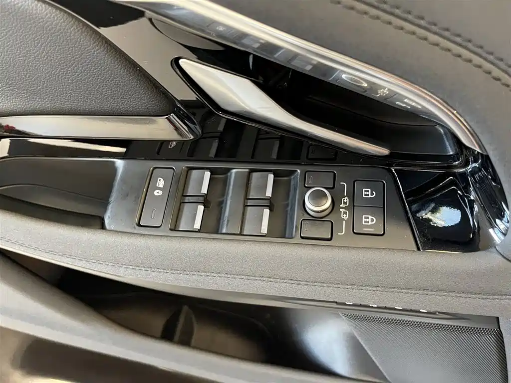 Land Rover Range Rover Evoque 2023 Range Rover Evoque L 249PS Luxury Edition фото 19