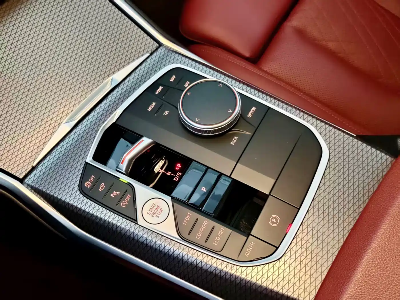 BMW 3 Series 2025 330Li M Sport Night Edition фото 11