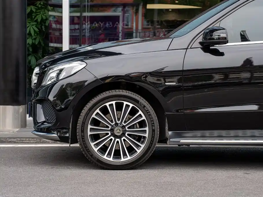 Mercedes-Benz GLE 2018 GLE 400 4MATIC Ultimate Edition фото 3
