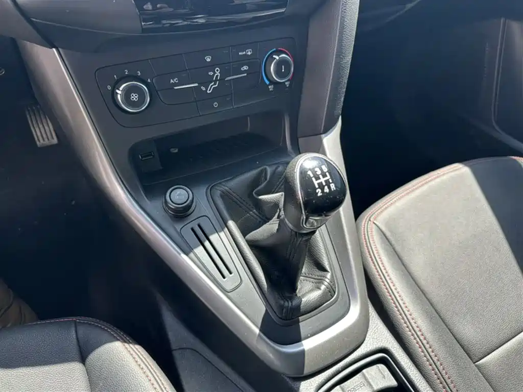 FORD FOX