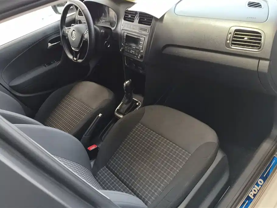 Volkswagen Polo 2016 1.6L Automatic Comfort фото 8