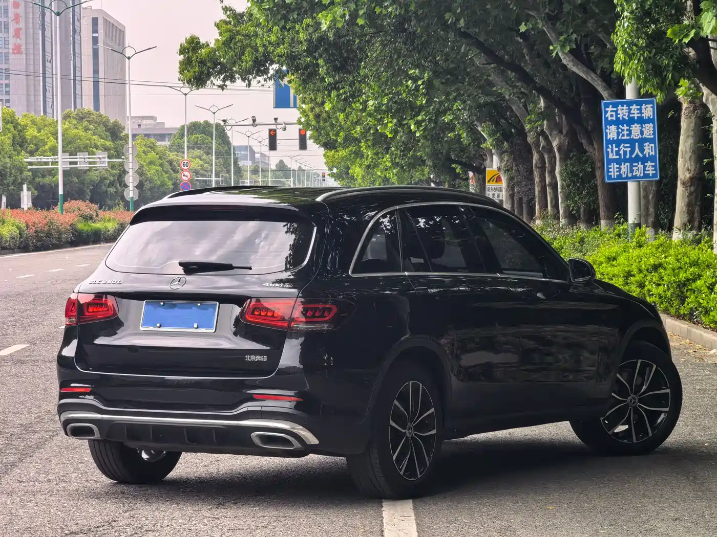 Mercedes-Benz GLC 2022 Facelift GLC 260 L 4MATIC Luxury Model фото 3