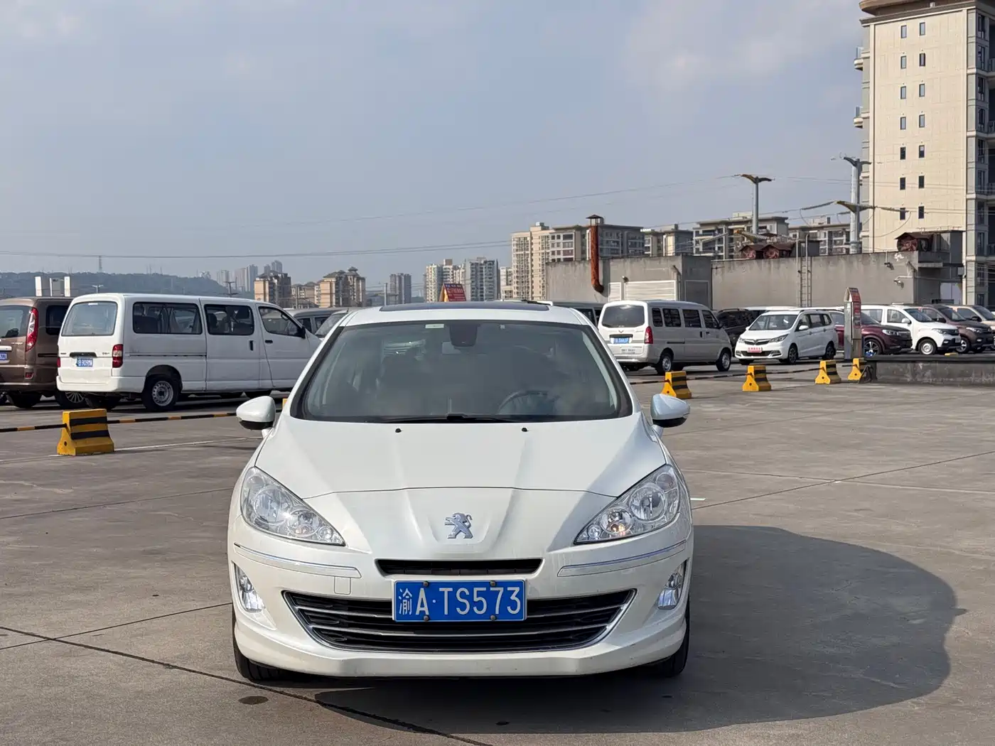 Peugeot 408 2013 2.0L Automatic Luxury Edition фото 2