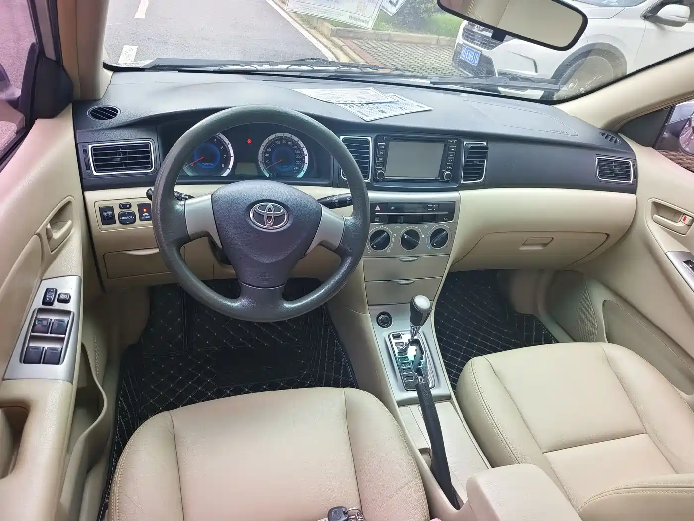 Toyota Corolla 2013 1.6L Automatic Luxury фото 9
