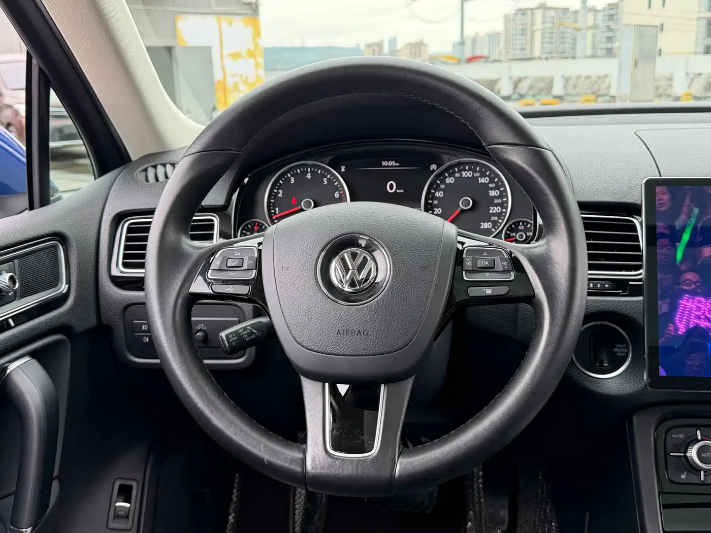 VOLKSWAGEN TOUAREG