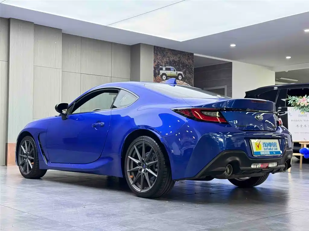 Subaru BRZ 2023 2.4L Manual 10th Anniversary Edition фото 6