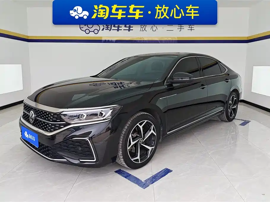 Volkswagen Passat 2023 Facelift 330TSI Starlight Luxury Edition