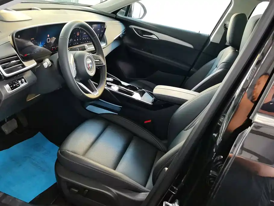 Photo 9 - Buick Envision S