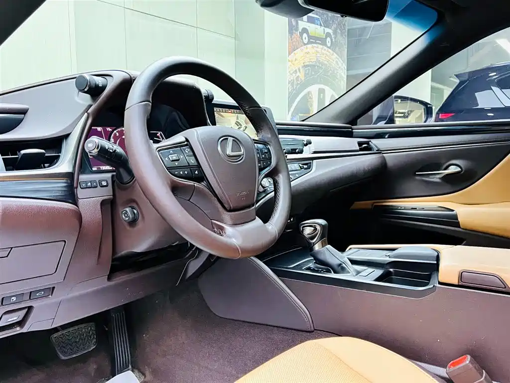 Lexus ES 2020 200 Excellence фото 8