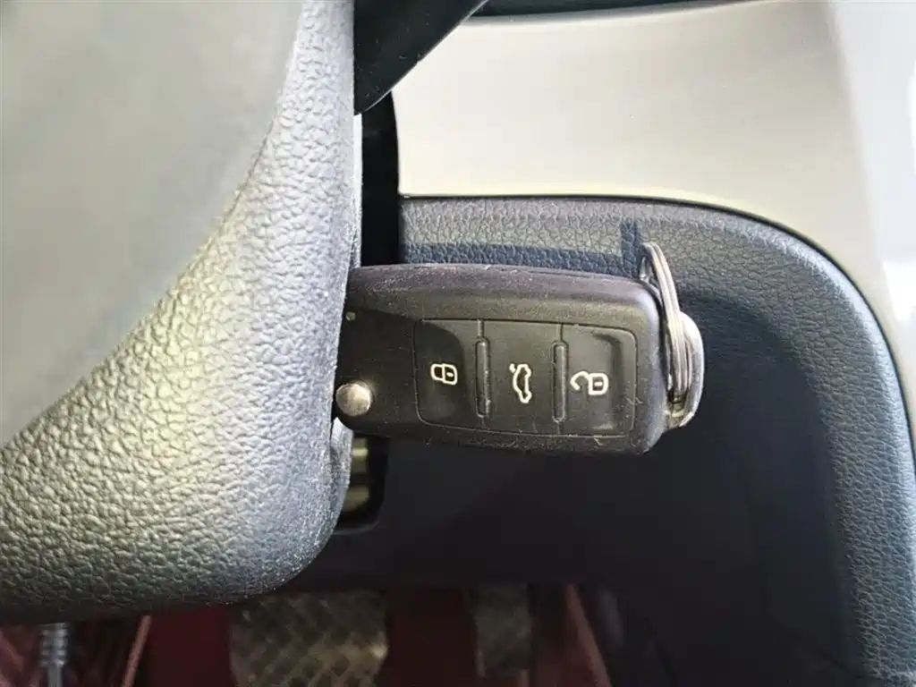 Volkswagen Lavida 2013 Facelift Classic 1.6L Automatic Trend фото 9