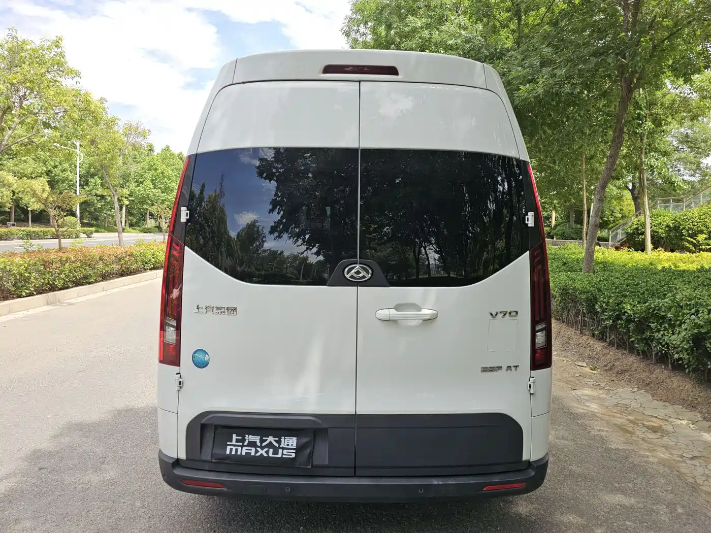 SAIC Maxus Xintu V70 2023 Model 2.0T Elite Edition Automatic Long Wheelbase Medium Roof 6/7-Seater фото 5