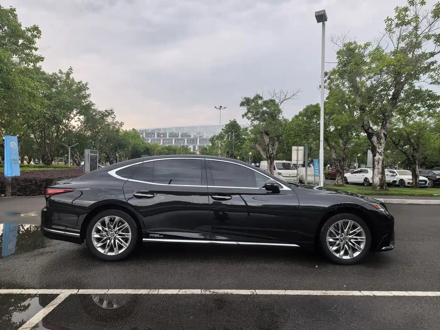 Lexus LS 2021 500h Luxury Edition фото 7