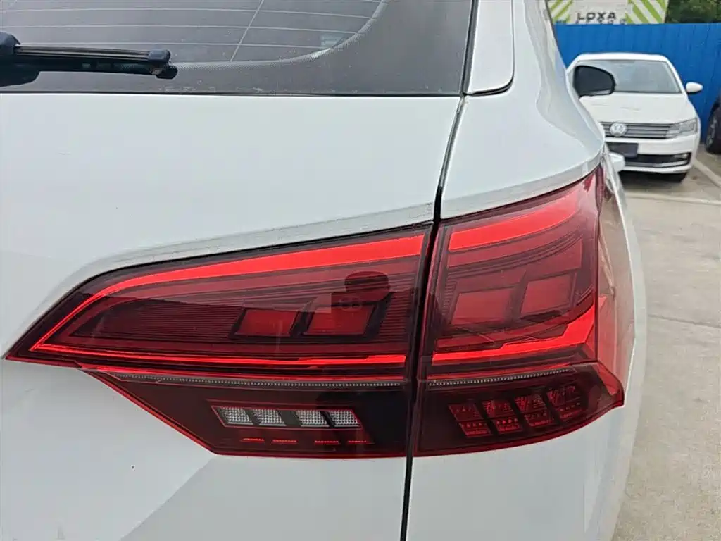 Volkswagen Tayron 2021 330TSI 2WD Luxury Smart Connect Plus фото 8