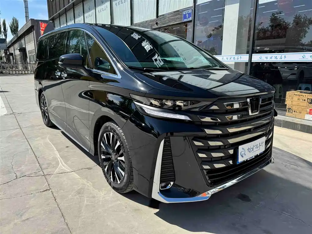 Toyota Vellfire 2024 Crown Hybrid 2.5L Premium Edition фото 2