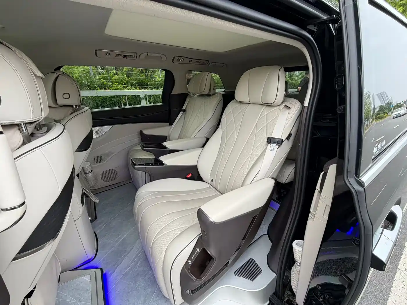 Denza D9 2024 DM-i 980 AWD Prestige фото 5