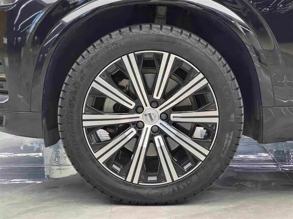 Photo 4 - Volvo XC90