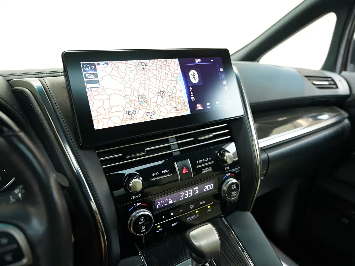Lexus LM 2020 300h 4-Seat Imperial Edition фото 14