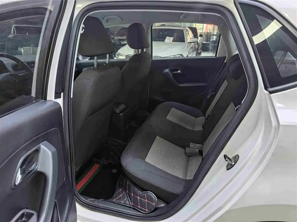 Volkswagen Polo 2018 1.5L Auto Safe Drive фото 5