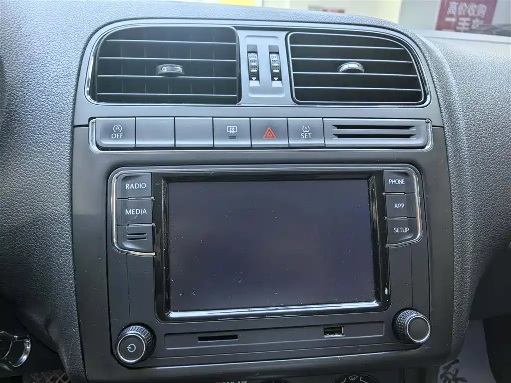 Volkswagen Polo 2018 1.5L Auto Safe Drive фото 15