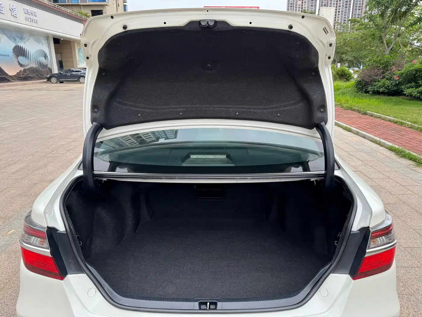 Toyota Camry 2015 2.0G Leading Edition фото 19