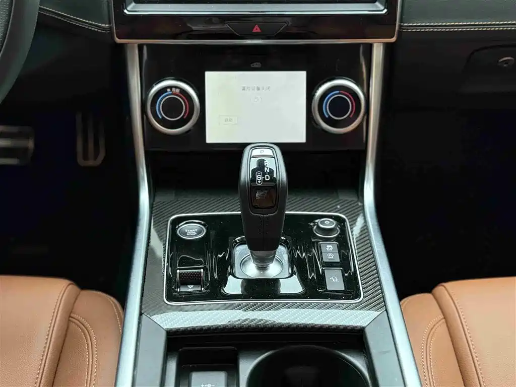 Jaguar XEL 2024 Model 2.0T 250PS R-DYNAMIC S Gloss Black Sport Edition фото 32