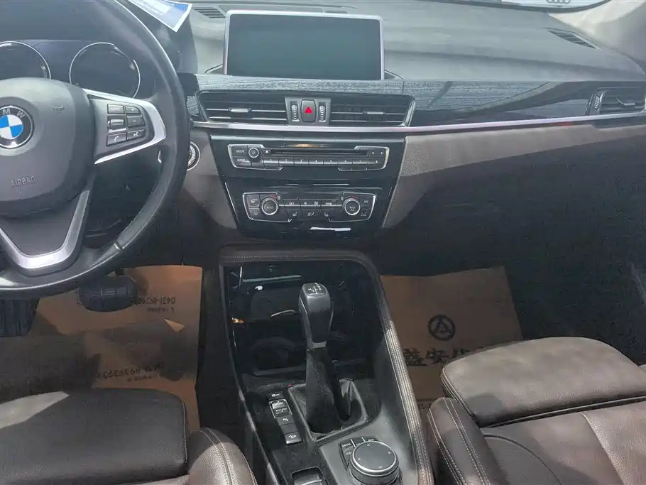 BMW X1 2018 xDrive20Li Luxury Model фото 13