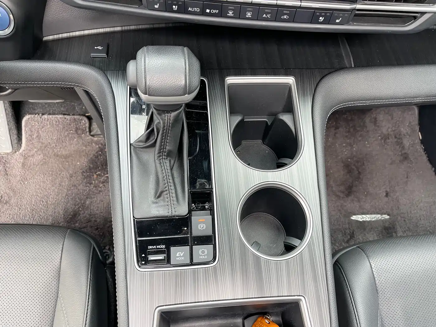Toyota Sienna 2023 2.5L Hybrid Premium Edition фото 13