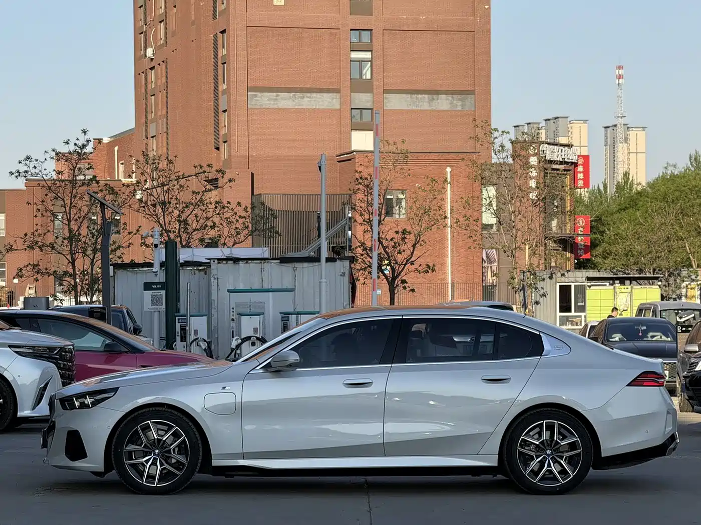 BMW i5 2024 eDrive 35L Premium Model M Sport Package фото 4