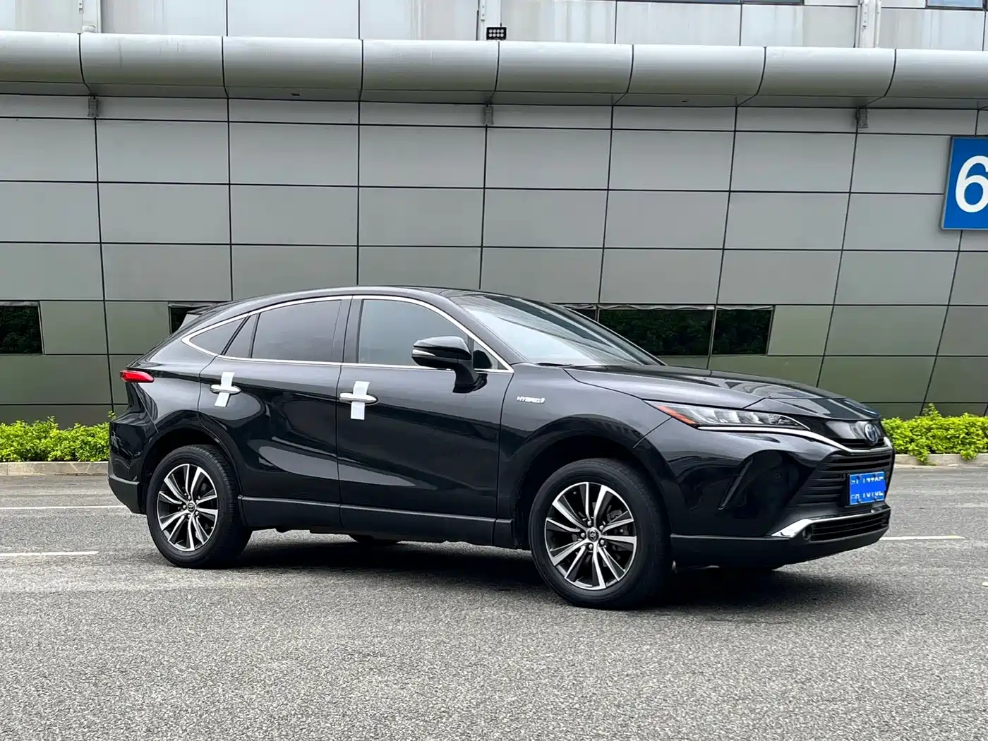 Toyota Lingfang HARRIER 2023 Hybrid 2.5L CVT 2WD Luxury Edition фото 2