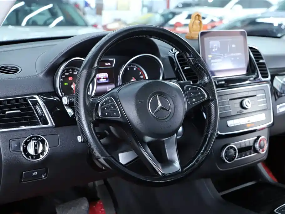 Mercedes-Benz GLE 2018 GLE 320 4MATIC Dynamic Ultimate Edition фото 12