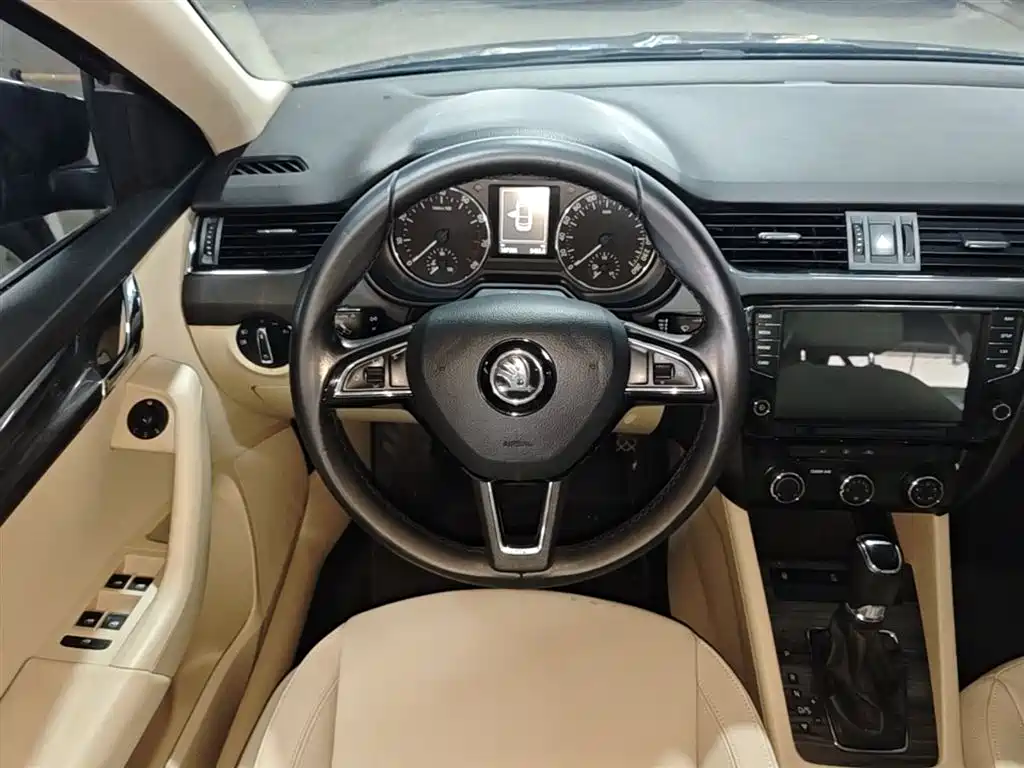 Škoda Octavia 2017 1.6L Automatic Smart Edition фото 11