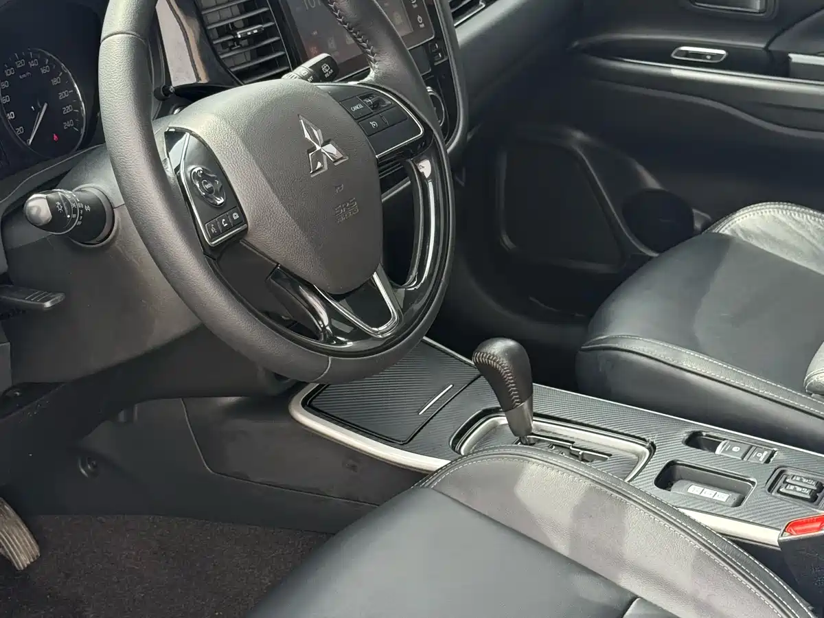 Mitsubishi Outlander 2019 2.0L 2WD Enjoy 5-Seater China VI фото 7