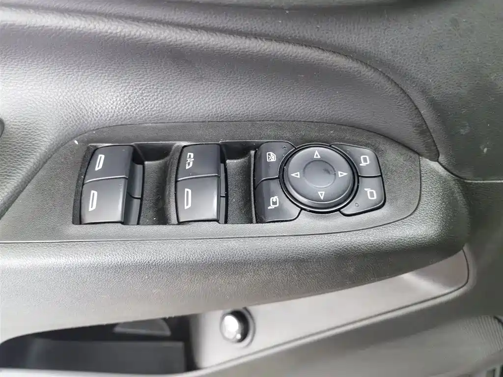 Chevrolet Equinox 2018 RS 550T Automatic 4WD Guardian Edition фото 9